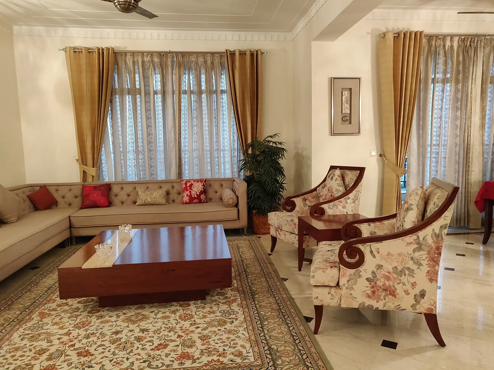 Formal living room with custom seating at Central Park 1, Golf Course Road, Gurgaon by SpaceTalk Designs