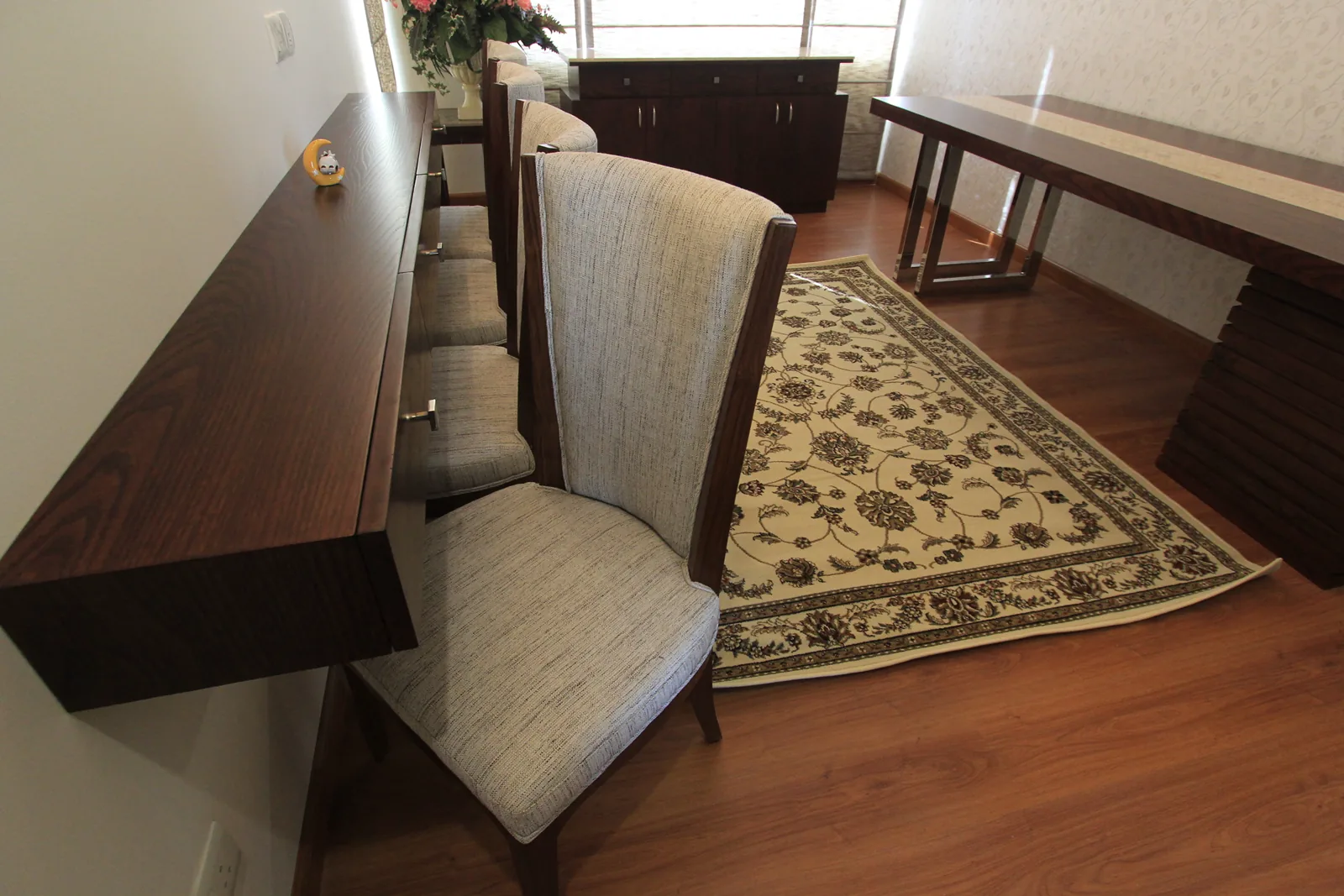 Custom timber dining ledge at Central Park 1, Golf Course Road, Gurgaon by SpaceTalk Designs
